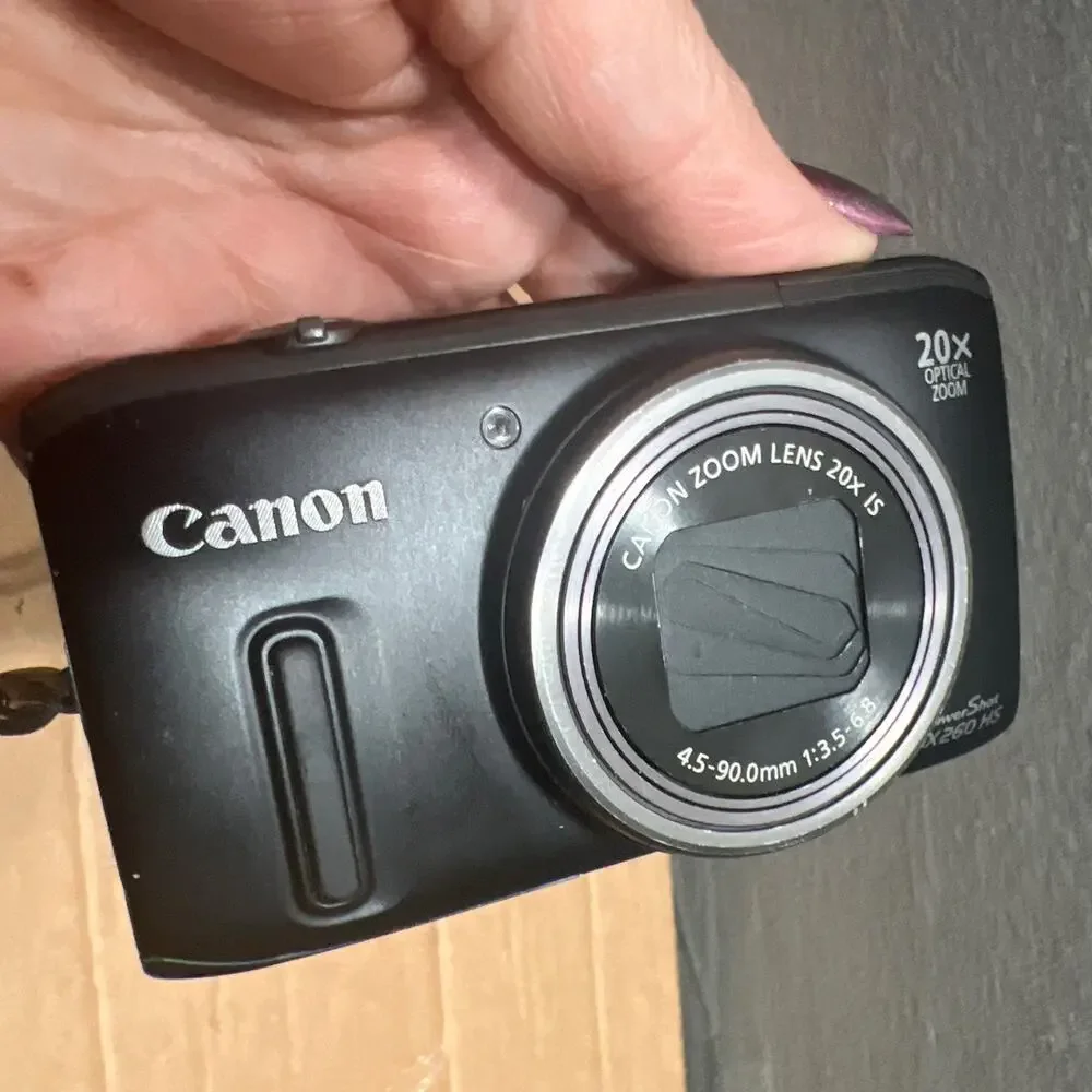 Canon PowerShot SX260 HS 12.1MP Digital Camera Black w/20x Zoom Bundle